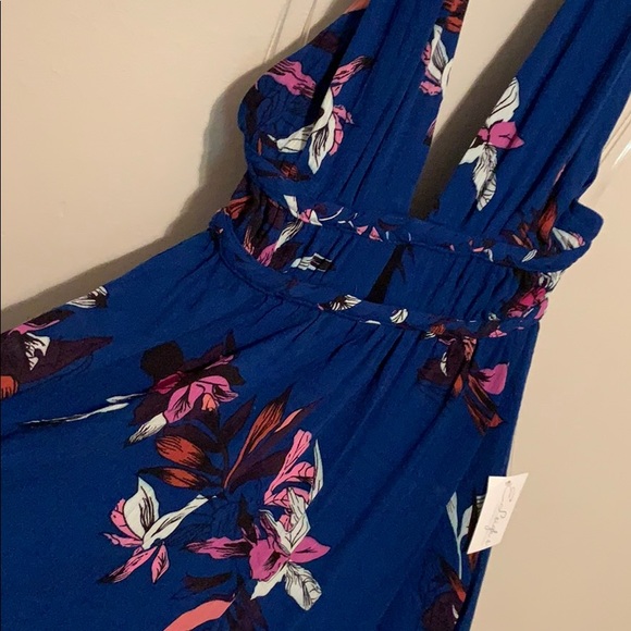 NWT Womens Blue/flower halter dress with open back - Picture 4 of 7